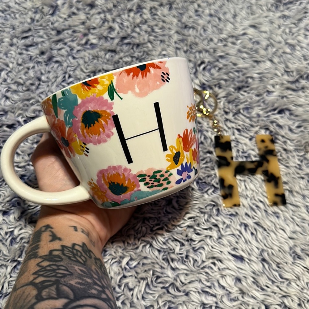 “H” MUG & KEYCHAIN